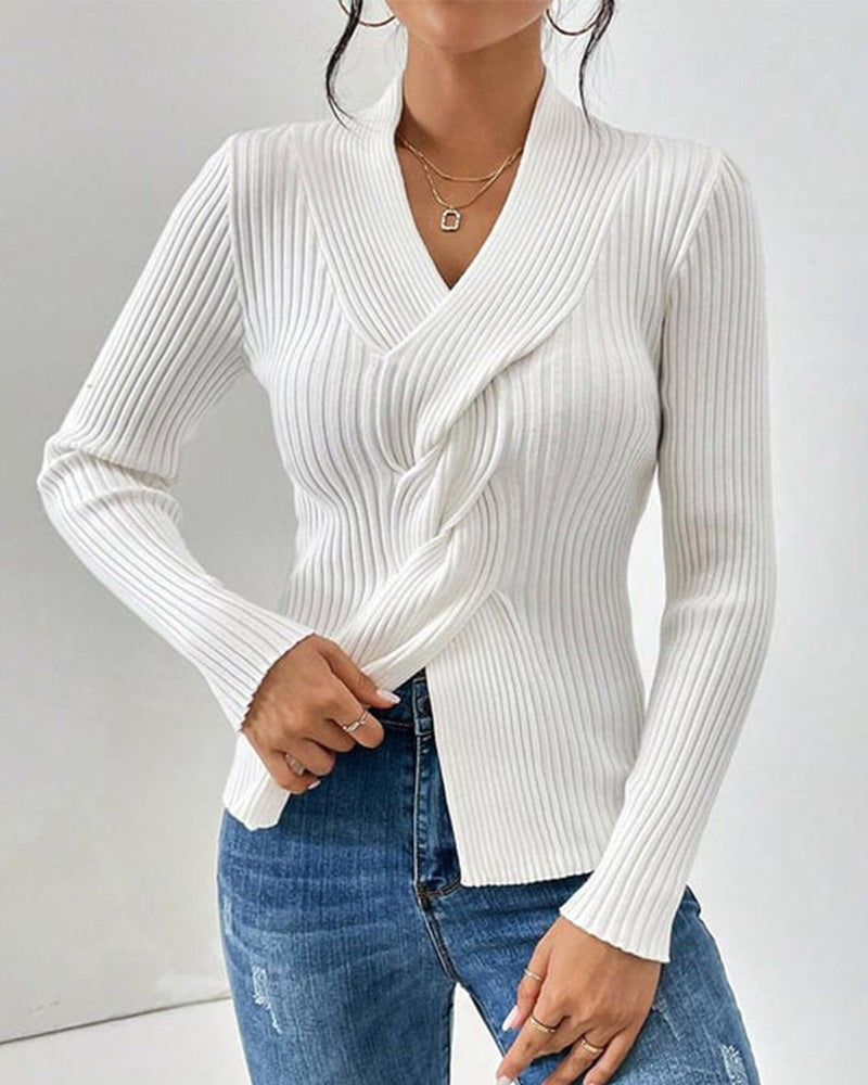 Pull côtelé à col V avec torsade devant femme