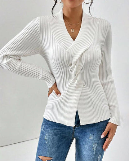 Pull côtelé à col V avec torsade devant femme