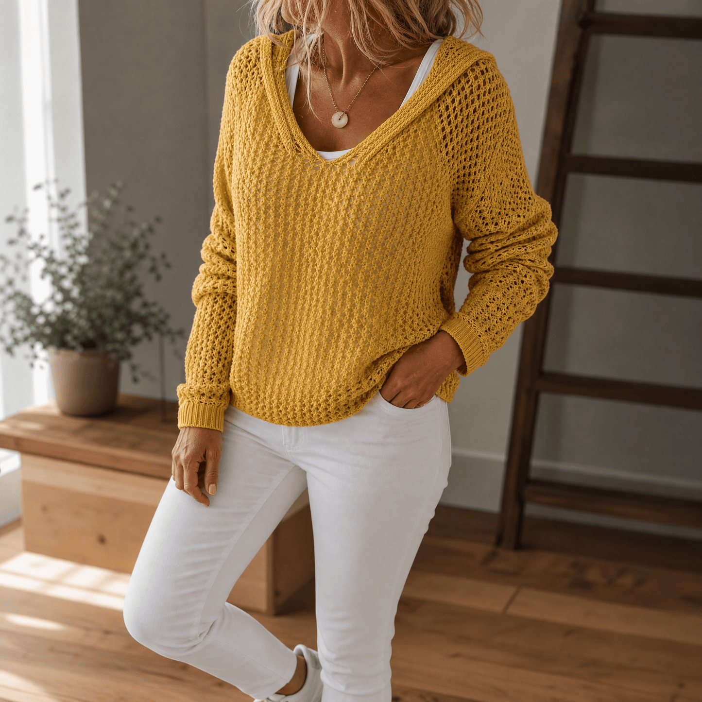 Pull femme à capuche en maille ajourée