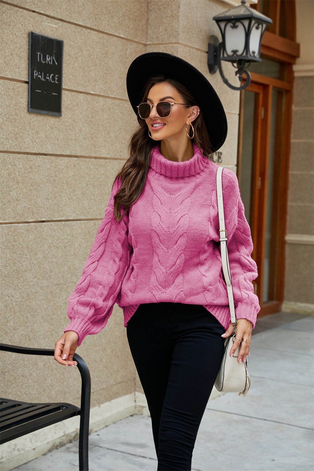 Pull femme en maille torsadée à col roulé