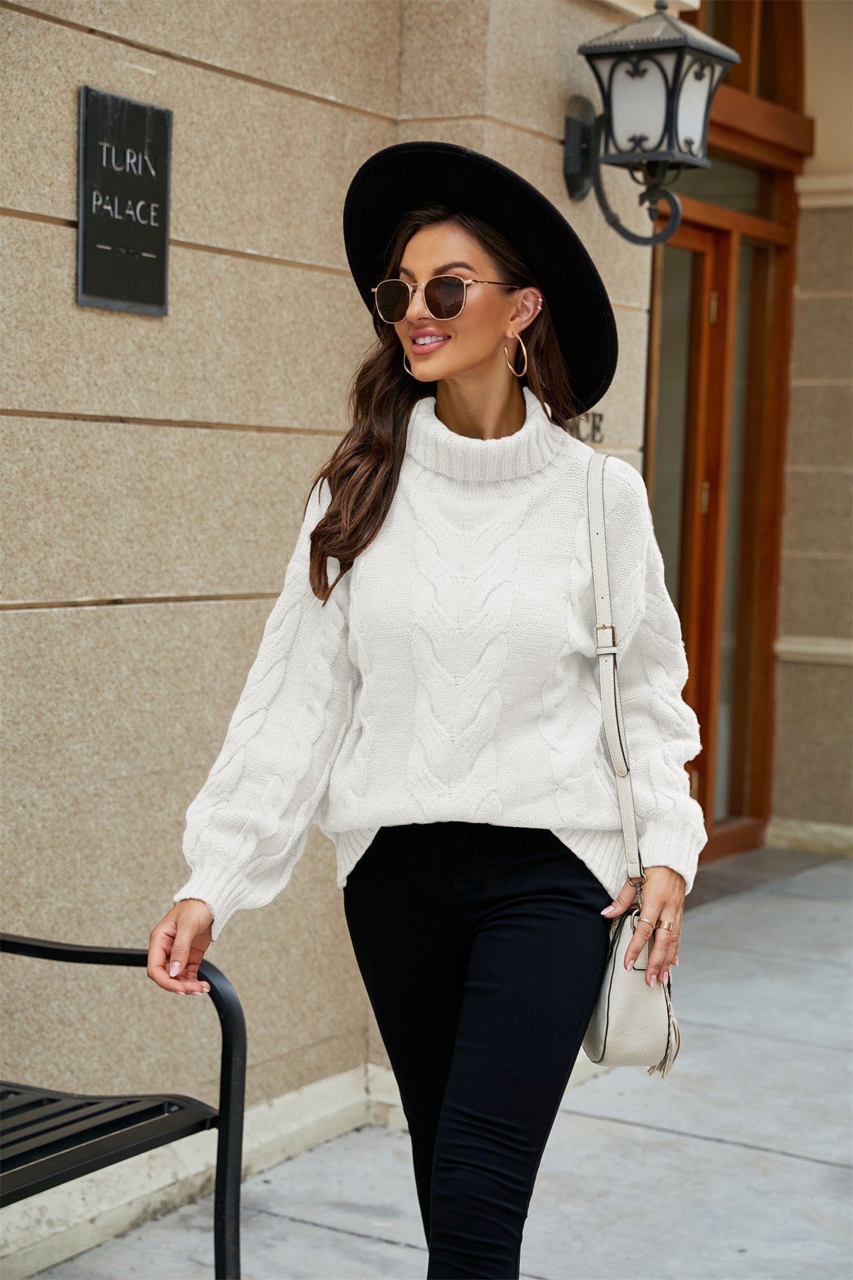 Pull femme en maille torsadée à col roulé