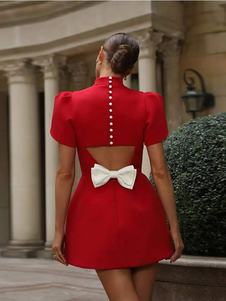 Robe courte de soirée rouge élégante à découpe et nœud - mode estivale intemporelle