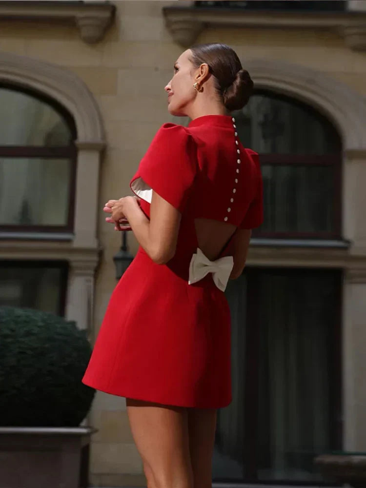 Robe courte de soirée rouge élégante à découpe et nœud - mode estivale intemporelle