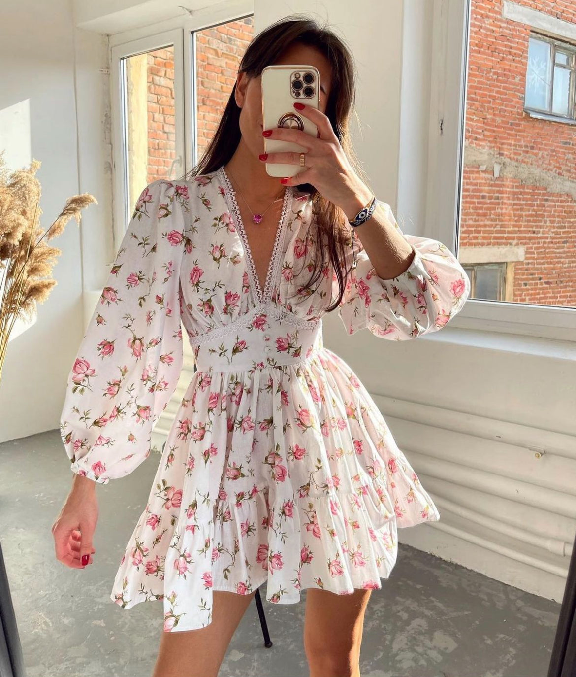 Robe d'été élégante à volants et col en V
