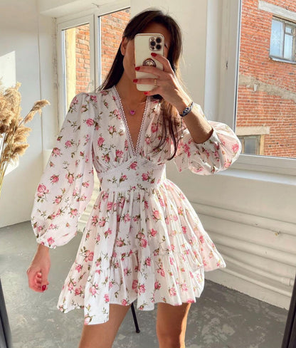 Robe d'été élégante à volants et col en V