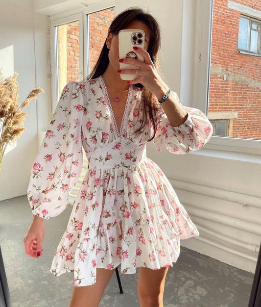 Robe d'été élégante à volants et col en V