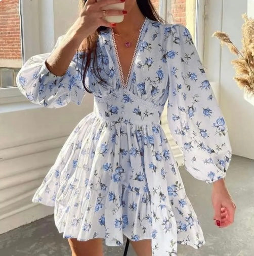 Robe d'été élégante à volants et col en V
