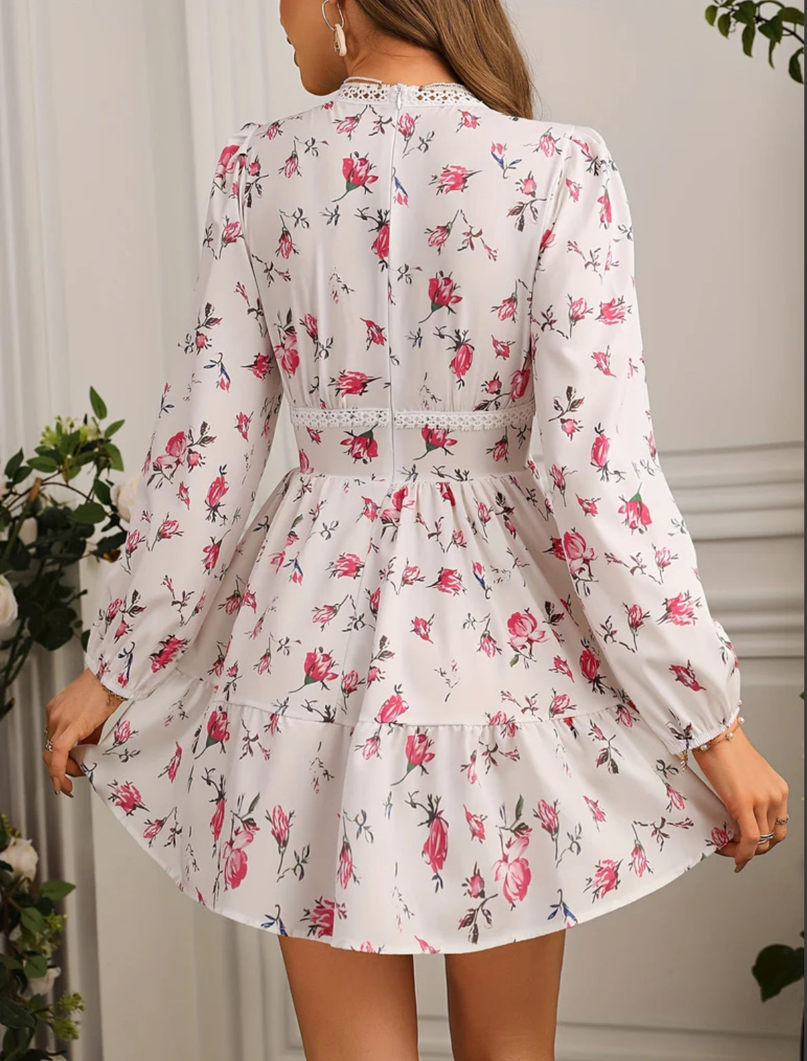 Robe d'été élégante à volants et col en V