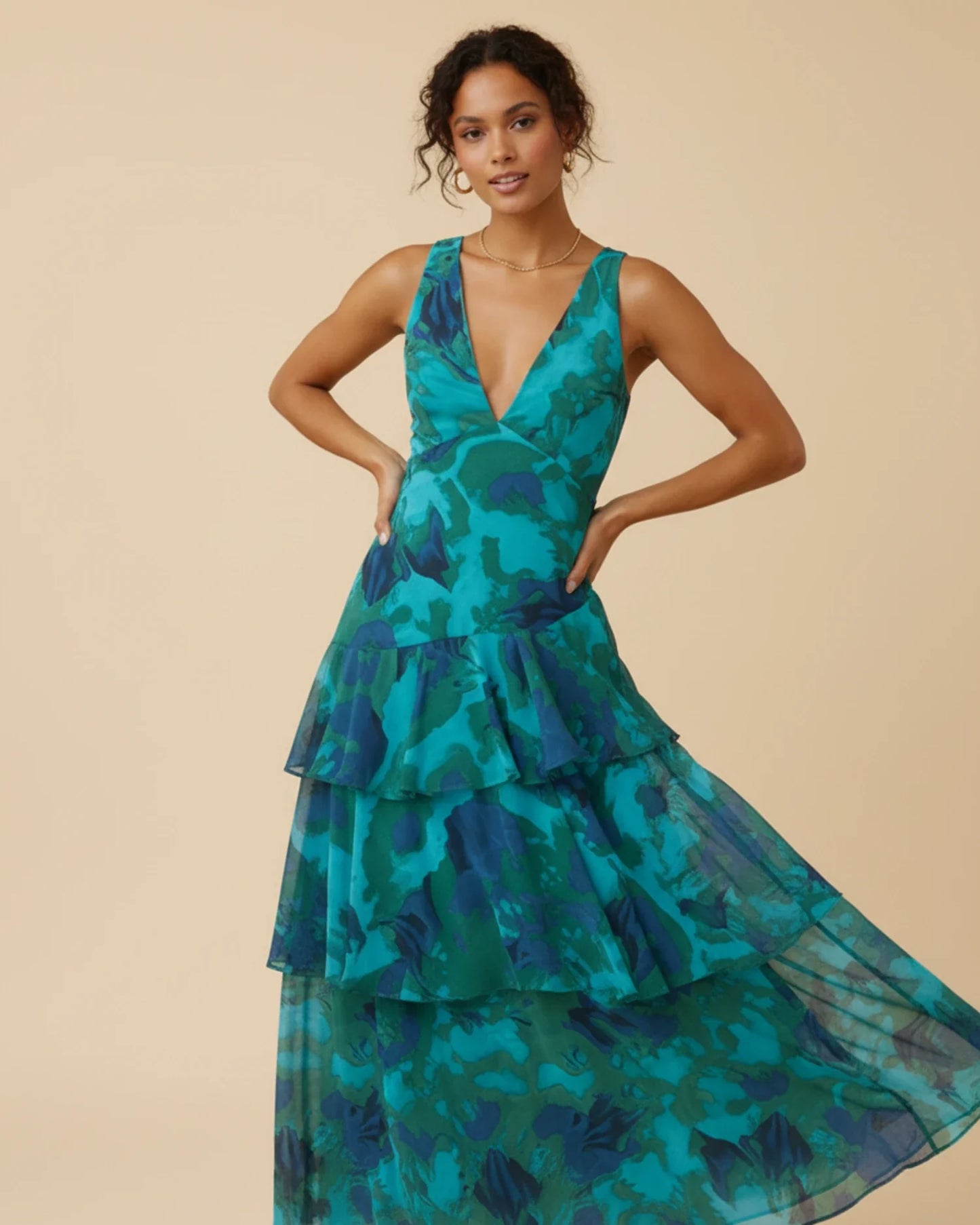 Robe longue fleurie sans manches à volants superposés femme