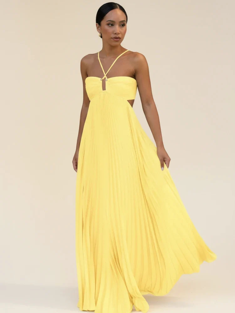 Robe longue plissée élégante à dos nu et à encolure américaine