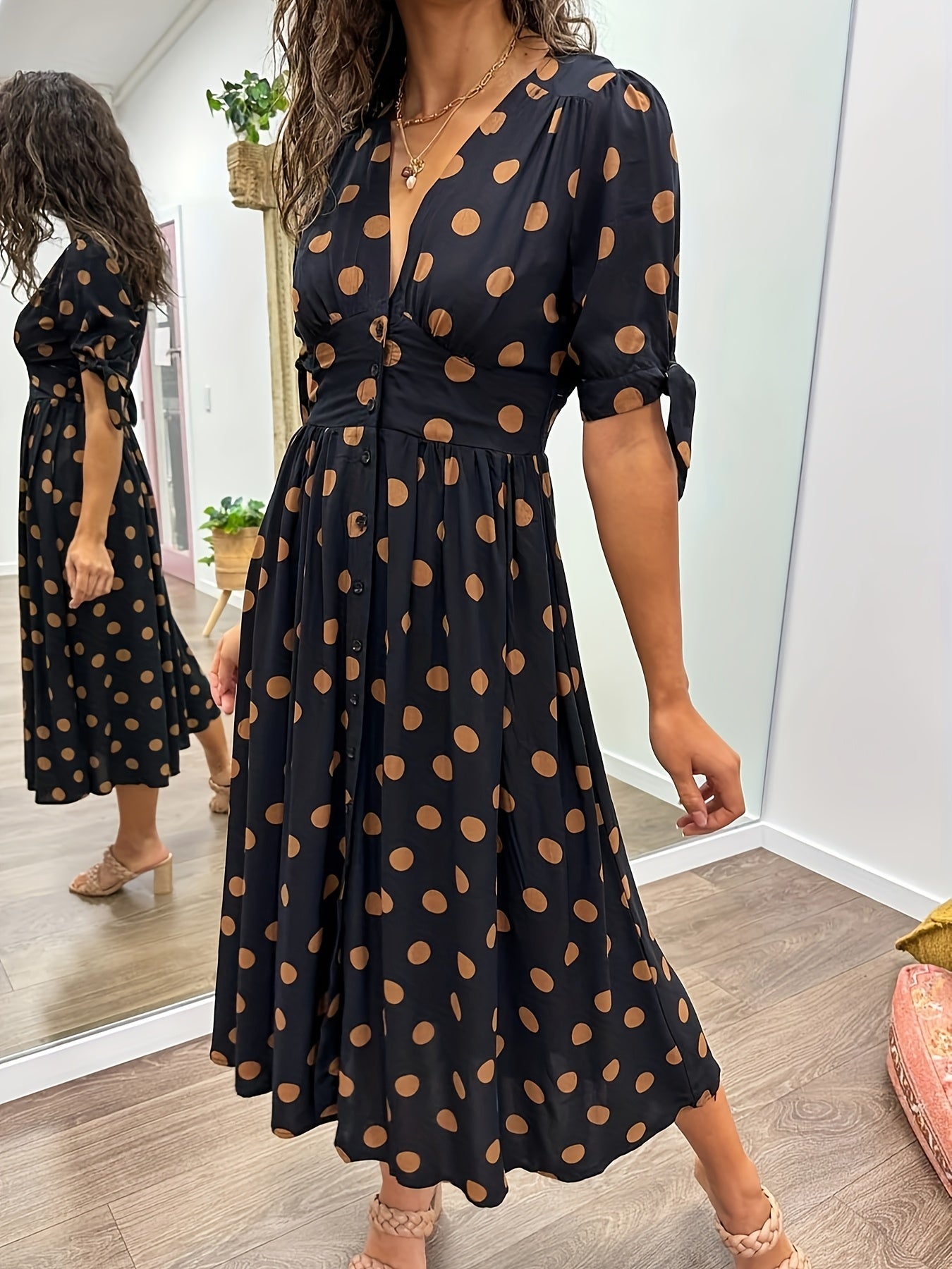 Robe midi chic à pois pour toutes les occasions
