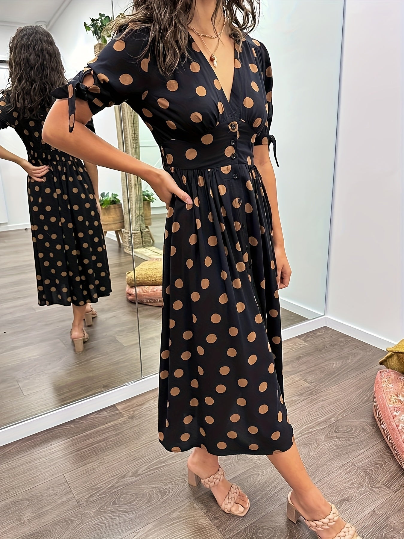 Robe midi chic à pois pour toutes les occasions