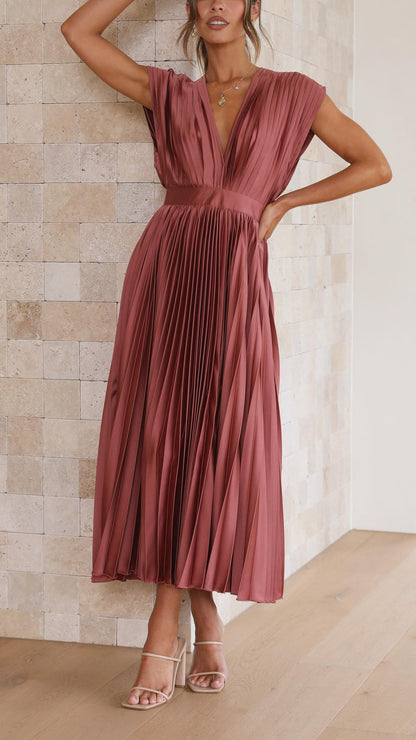 Robe midi cintrée et évasée à col en V pour femme