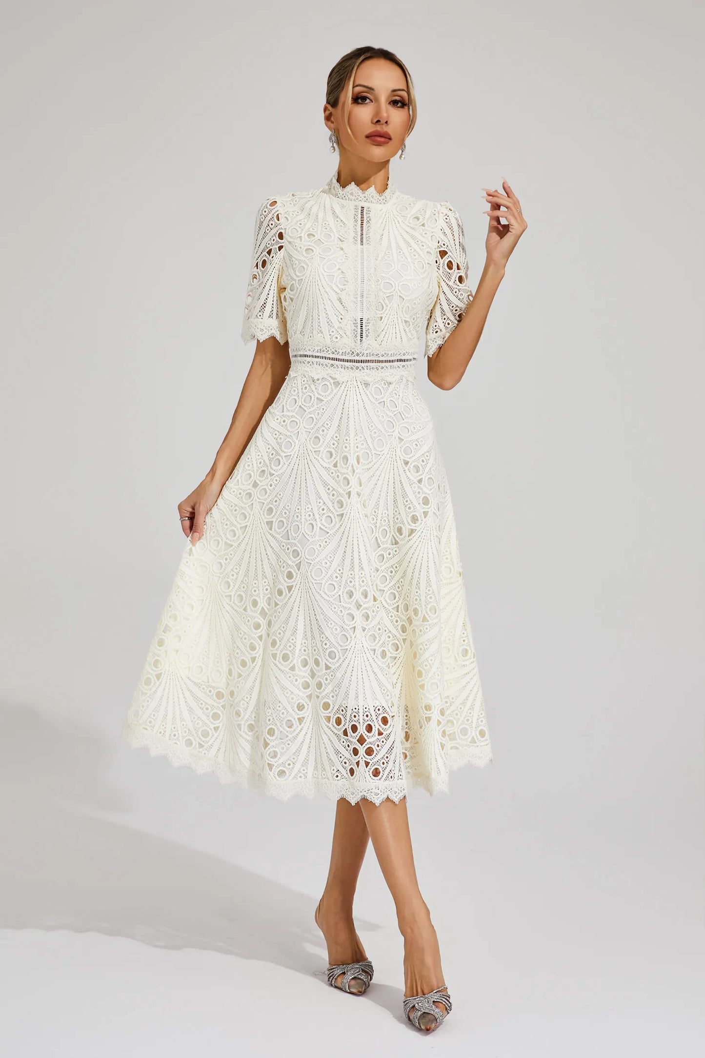 Robe midi en dentelle pour femme - coupe trapèze - cintrée et évasée