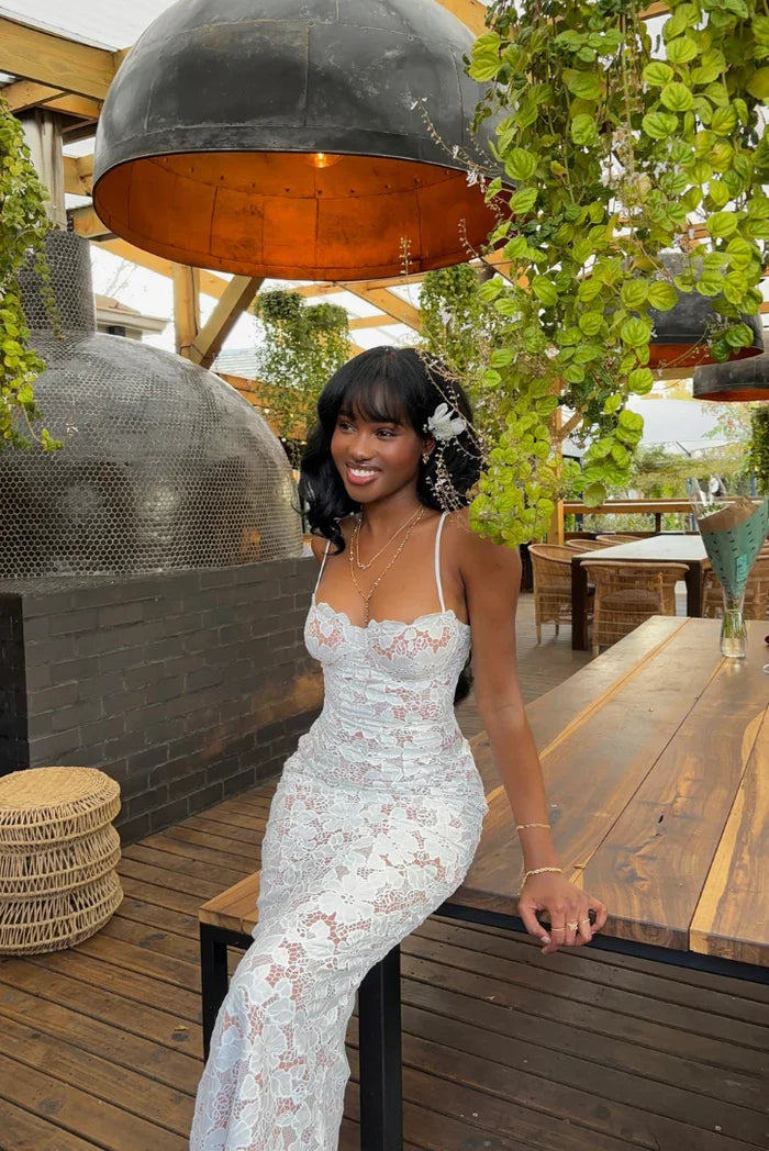 Robe midi moulante en dentelle pour femme