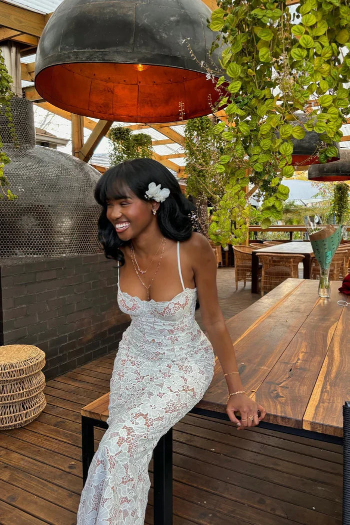 Robe midi moulante en dentelle pour femme