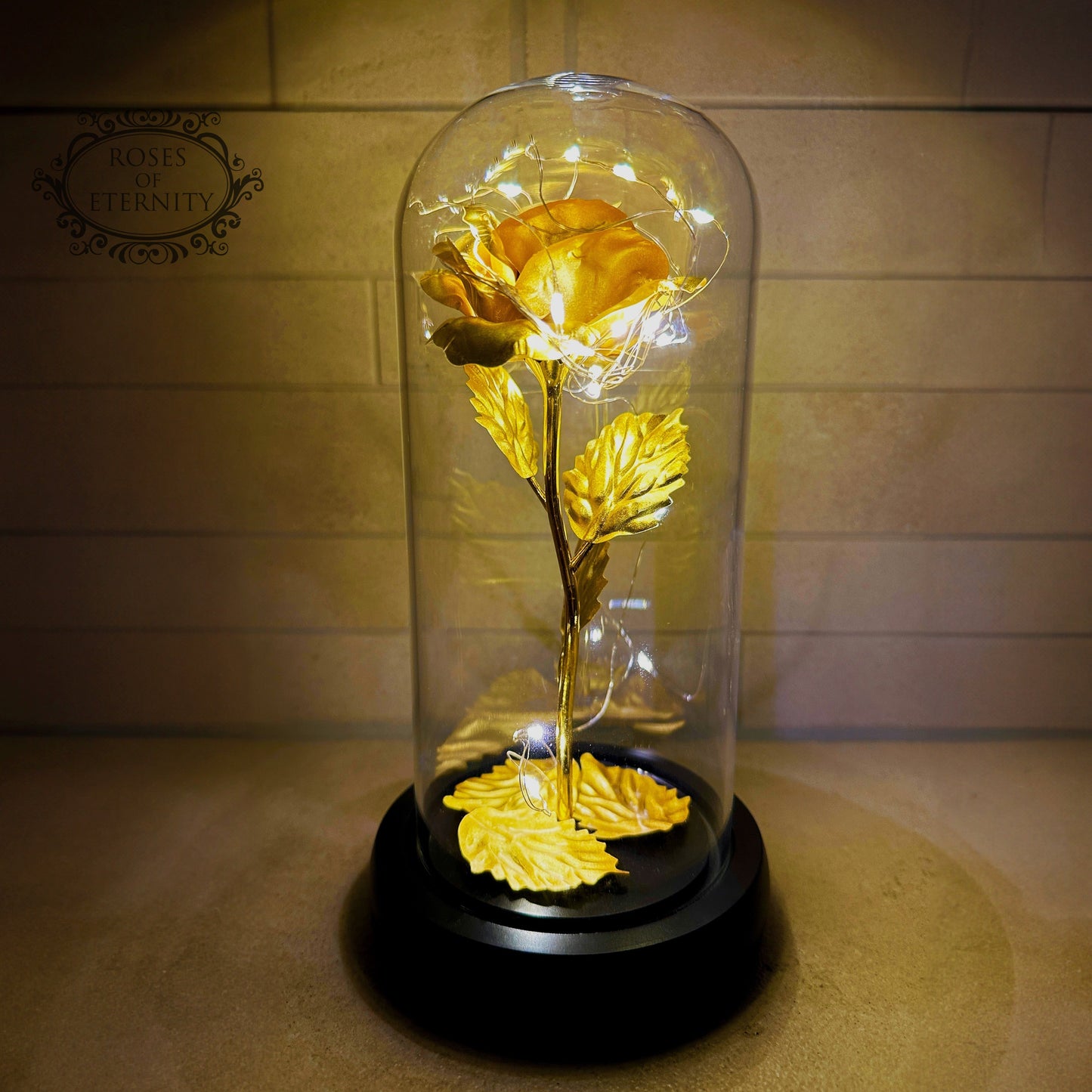 Rose éternelle | rose dorée sous cloche en verre avec éclairage LED