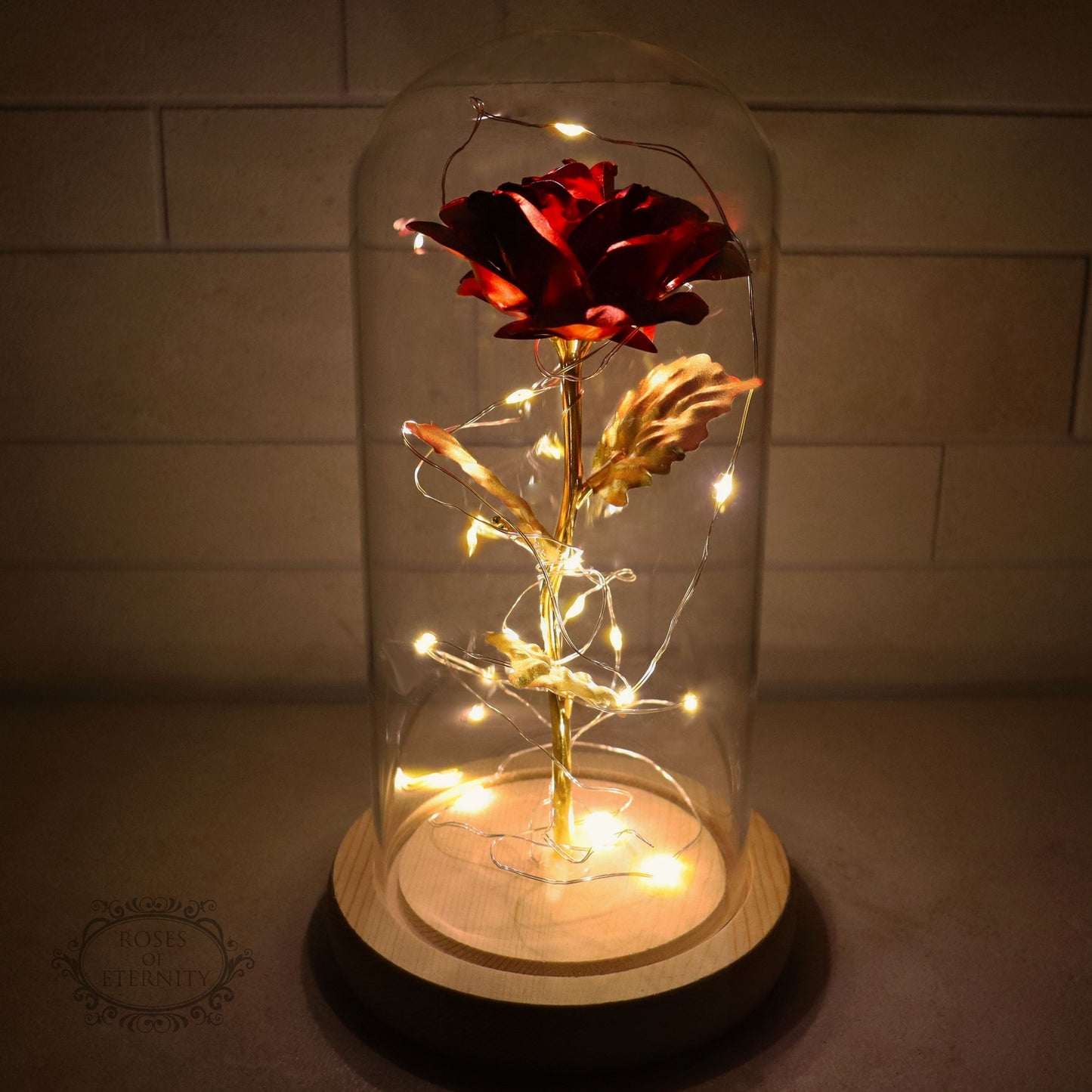 Rose éternelle | rose dorée sous cloche en verre avec éclairage LED