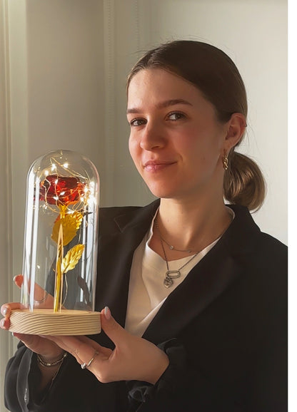 Rose éternelle | rose dorée sous cloche en verre avec éclairage LED