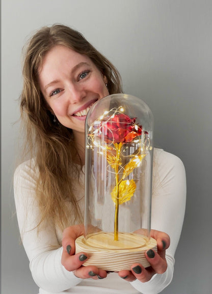 Rose éternelle | rose dorée sous cloche en verre avec éclairage LED