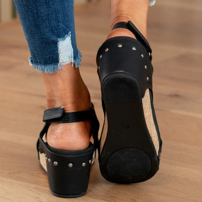 Sandales compensées orthopédiques cloutées pour femme