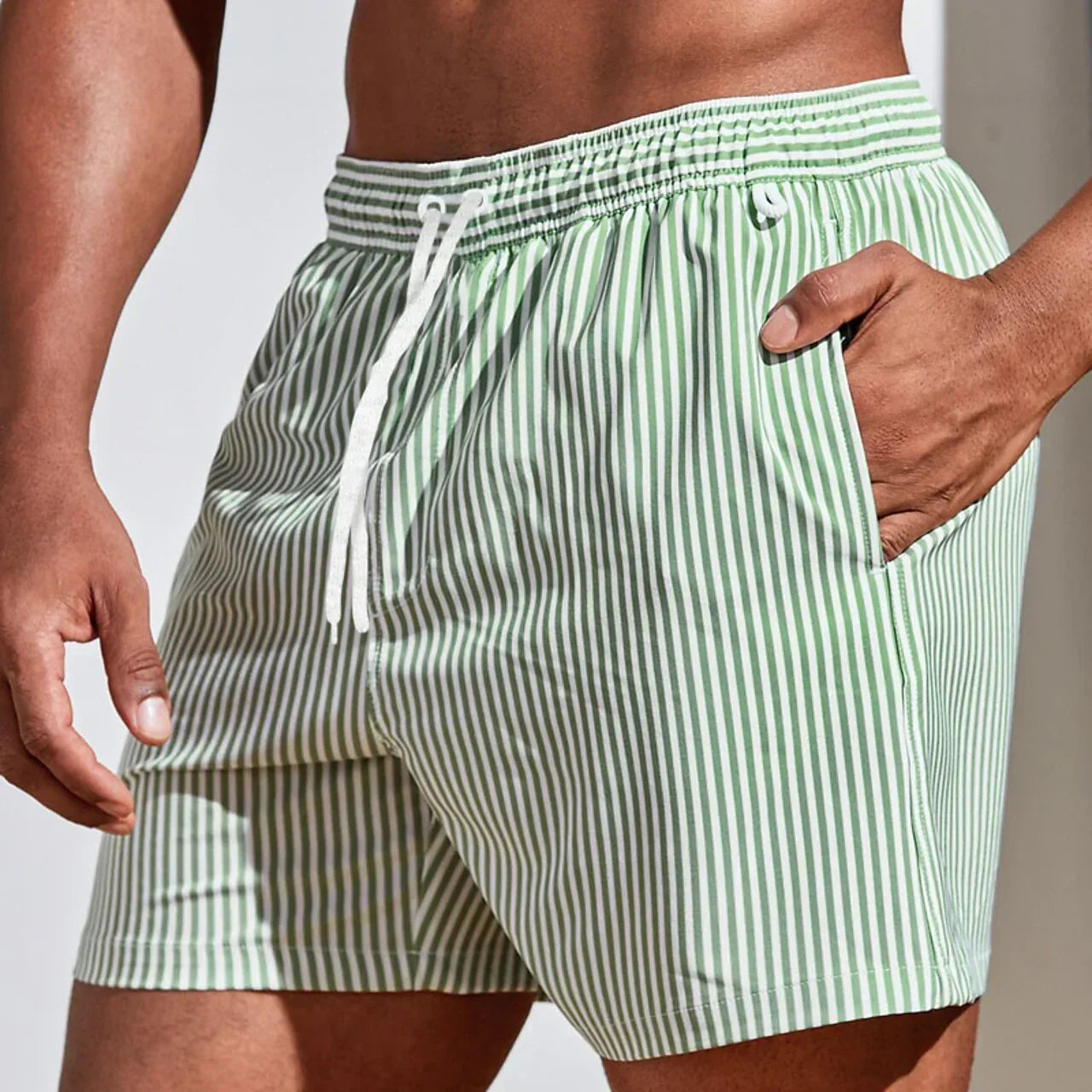 Short de bain sportif à rayures pour homme
