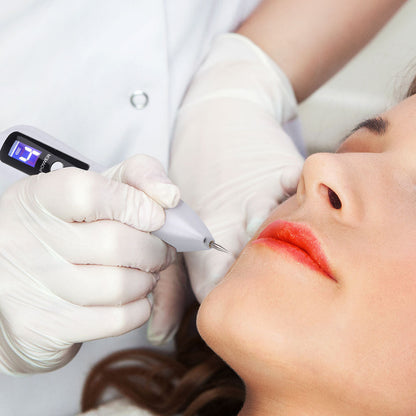 Stylo effaceur dermique de taches pour les irrégularités cutanées