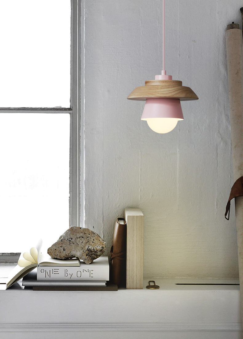 Suspension en bois – design nordique naturel