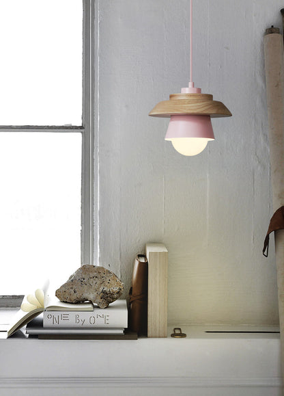 Suspension en bois – design nordique naturel