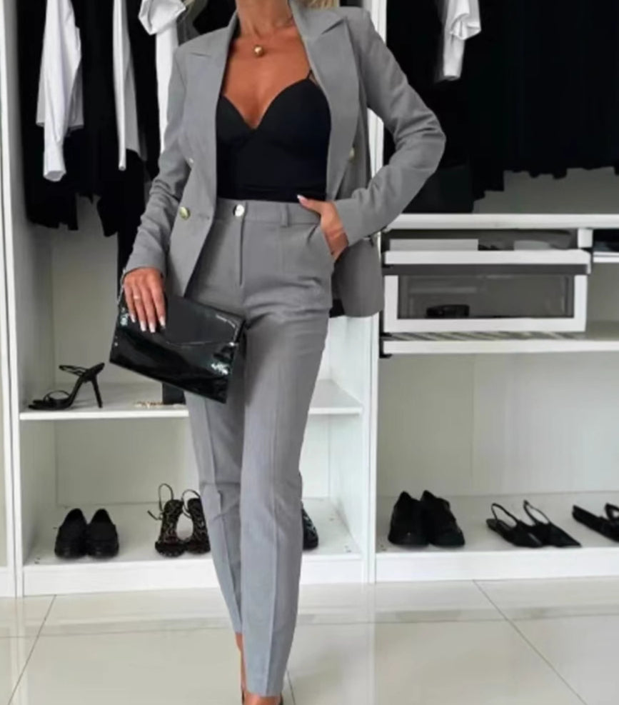 Tailleur pour femme - veste et pantalon cintrés élégants