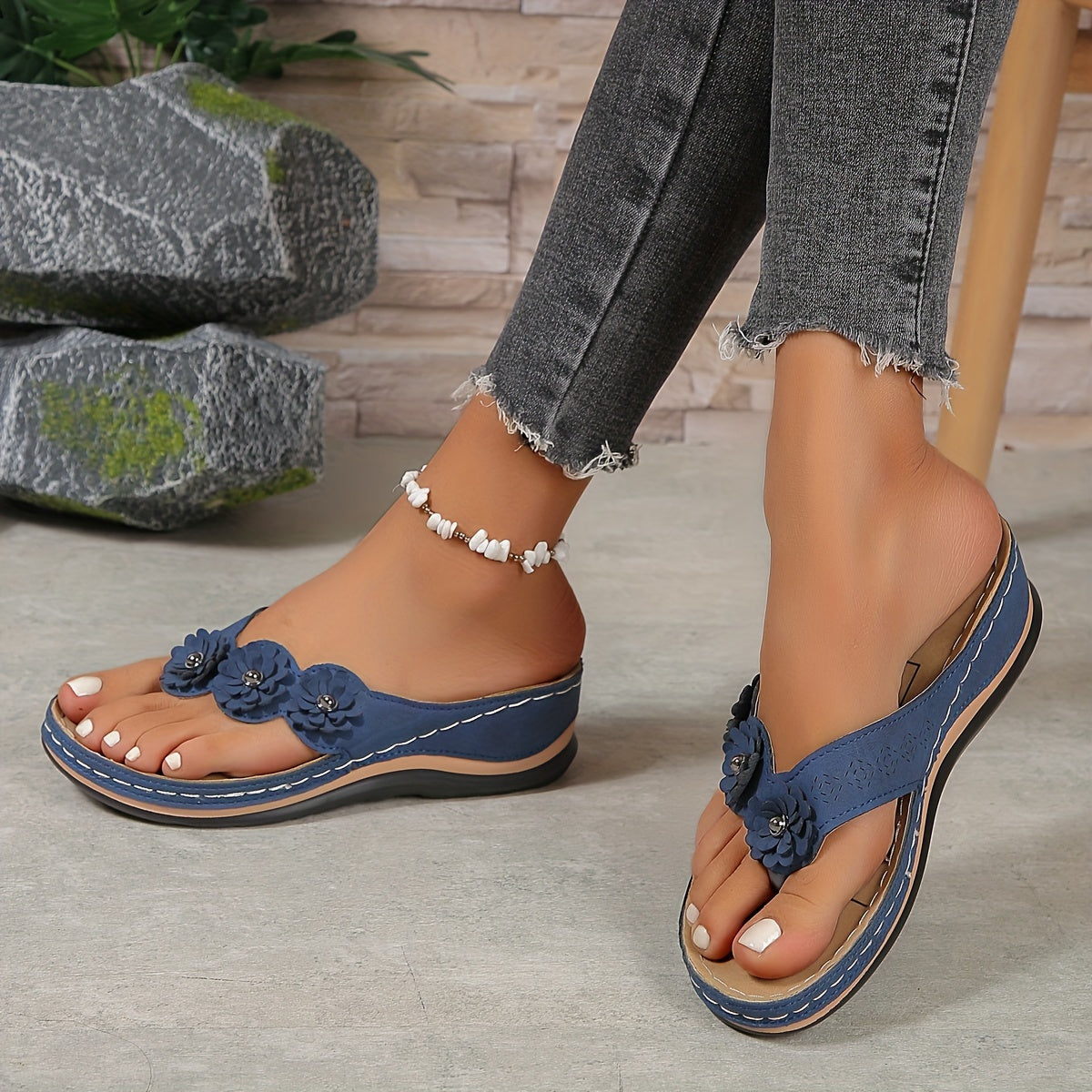 Tongs orthopédiques femme avec détail de fleur