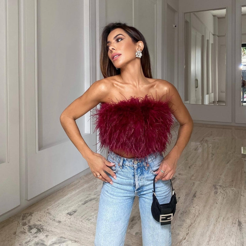 Top sans manches en fourrure duveteuse aux accents audacieux et au design ludique