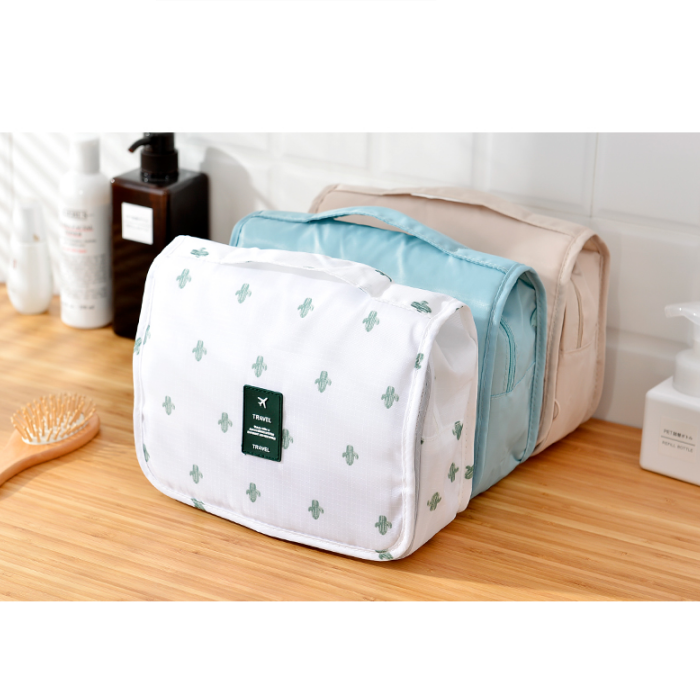 Trousse de toilette à suspendre: pliable, matelassée et imperméable