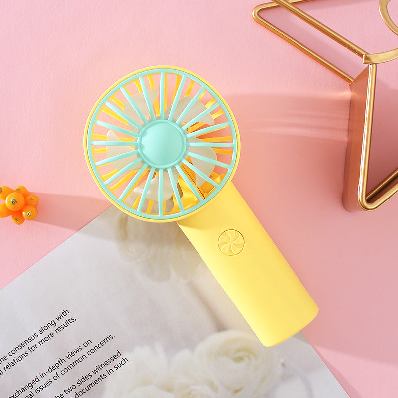 Ventilateur portable rafraîchissant pour femmes avec poignée ergonomique