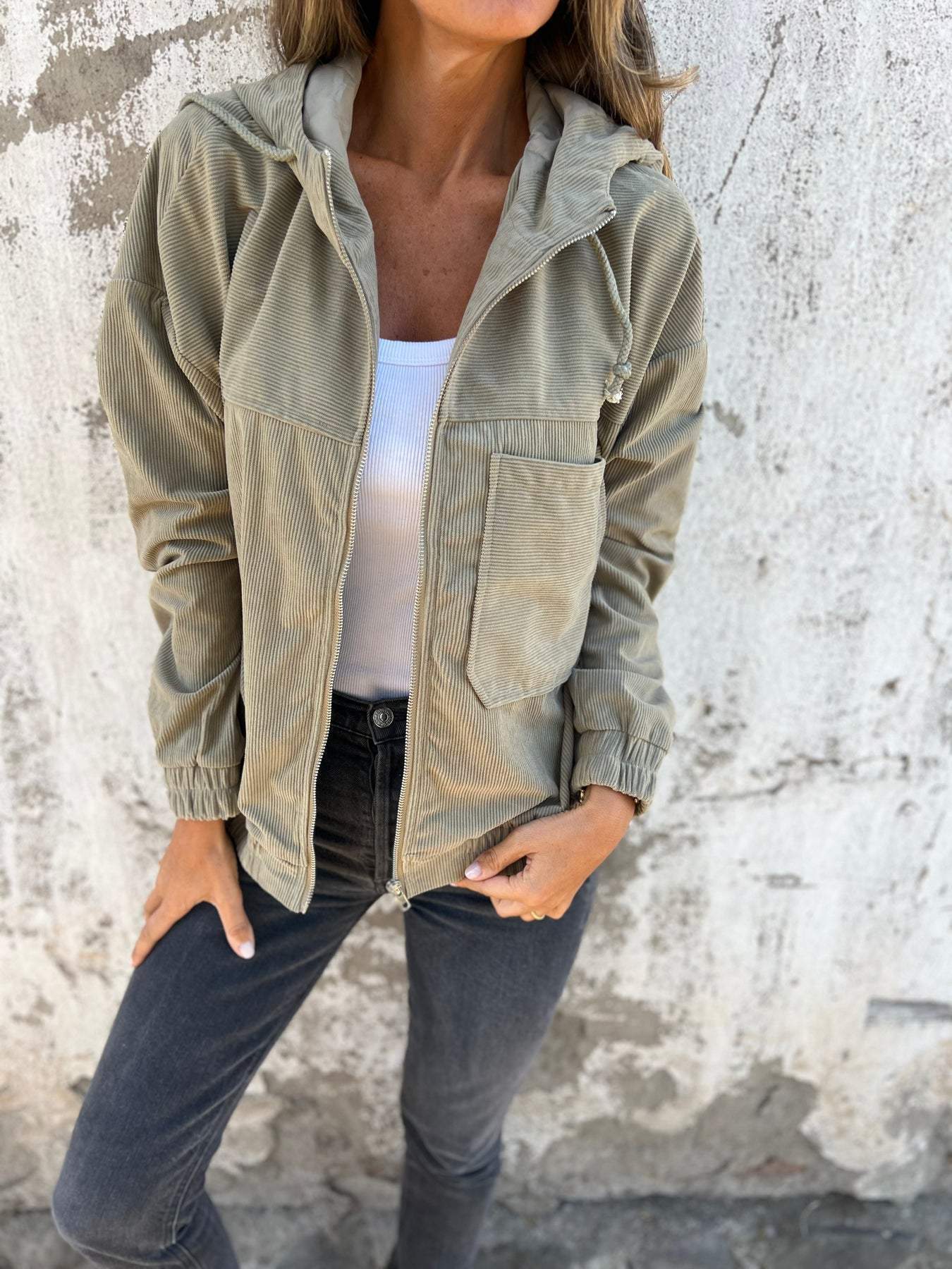 Veste à capuche zippée décontractée pour femme - polyvalente et confortable