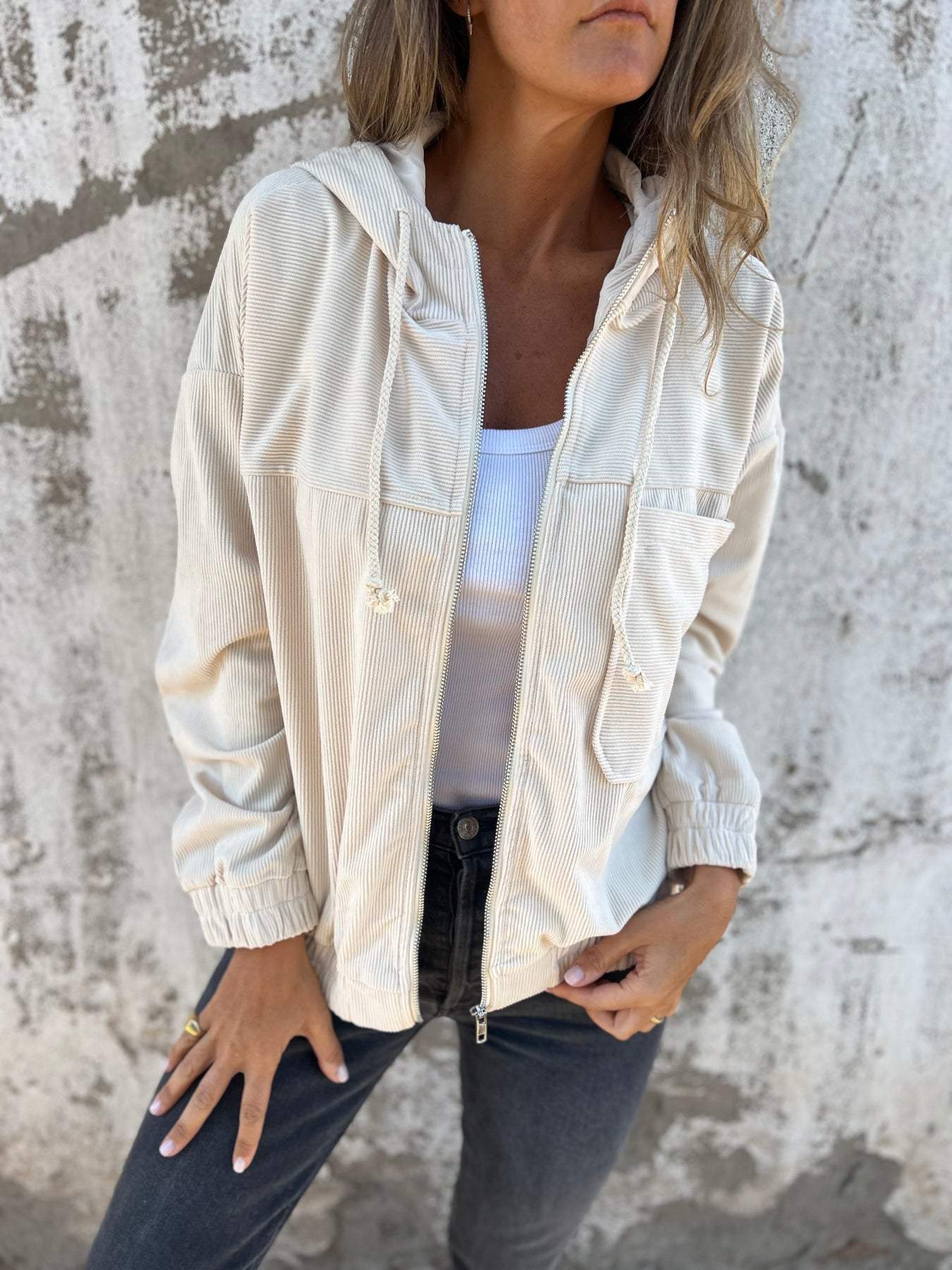 Veste à capuche zippée décontractée pour femme - polyvalente et confortable
