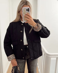 Veste élégante à doublure léopard – chic et moderne
