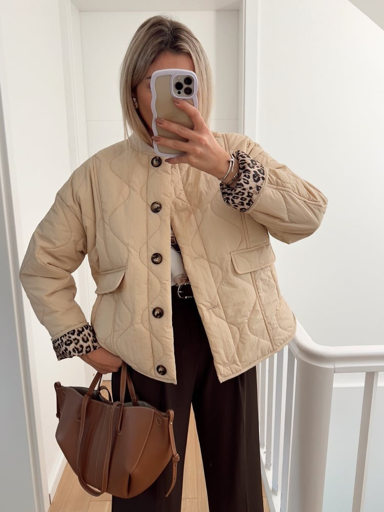 Veste élégante à doublure léopard – chic et moderne